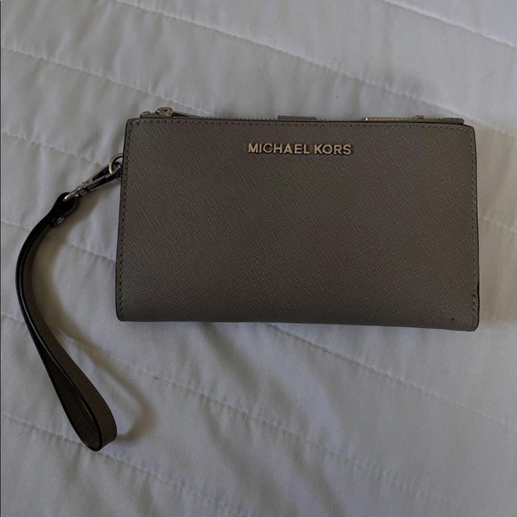 Michael Kors Wrist Wallet - Picture 1 of 1